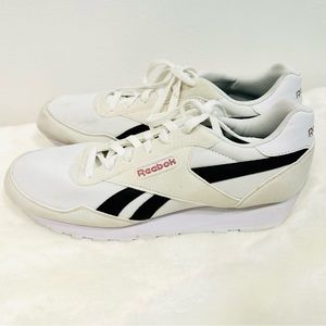 Reebok sneakers! White and gray classic tennis shoes! Women’s size 11